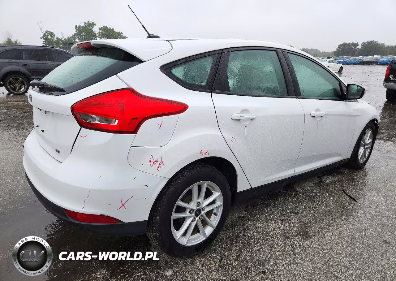 2017 Ford Focus Se VIN:1FADP3K27HL208244 - 3