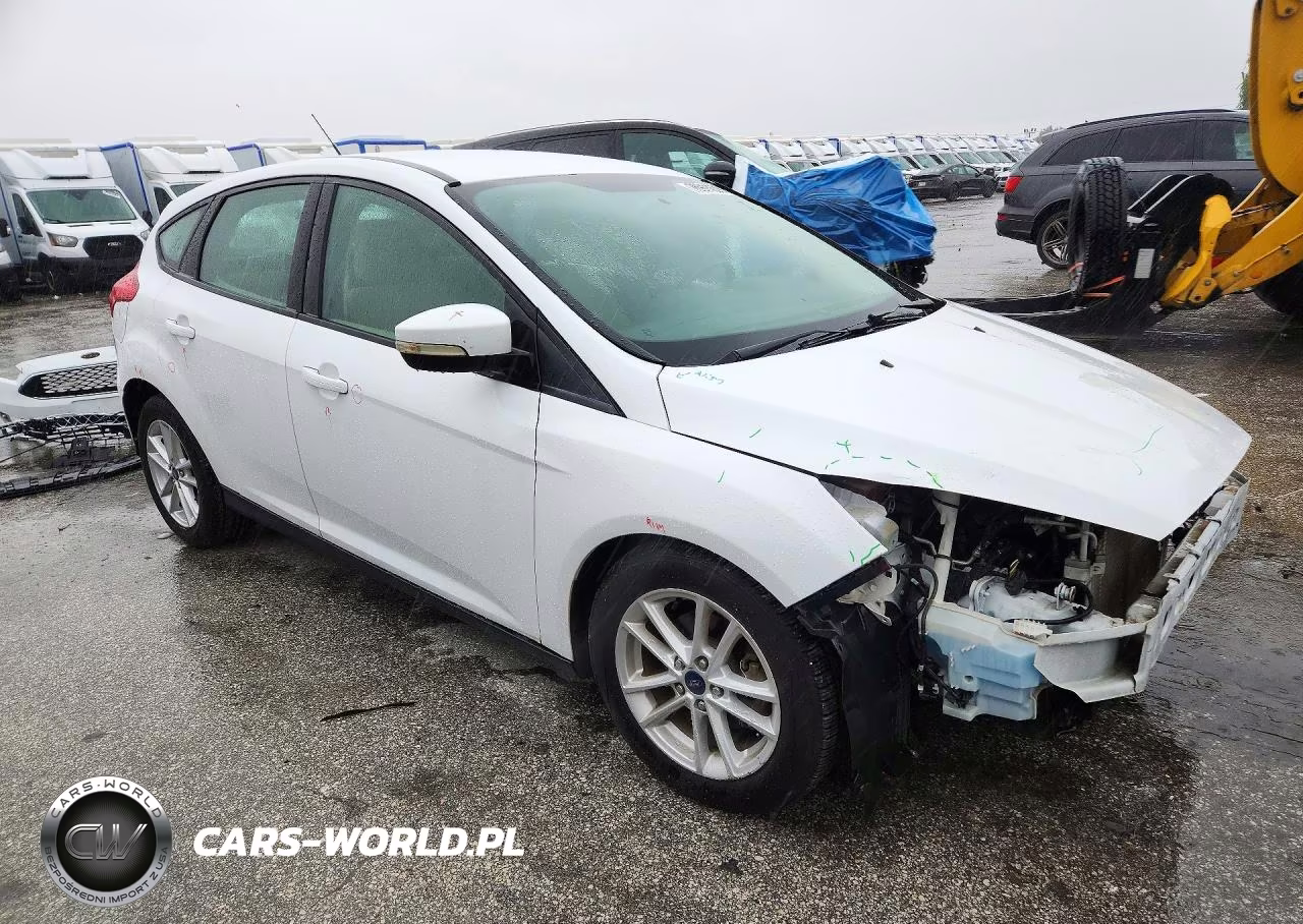 2017 Ford Focus Se VIN:1FADP3K27HL208244 - 4