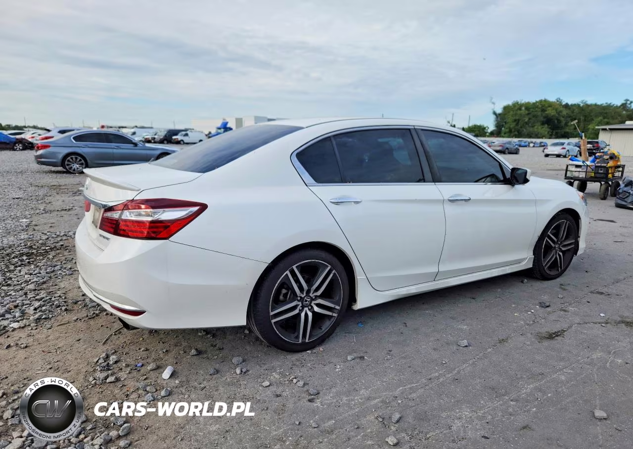 2017 Honda Accord Sport VIN:1HGCR2F52HA152600 - 3