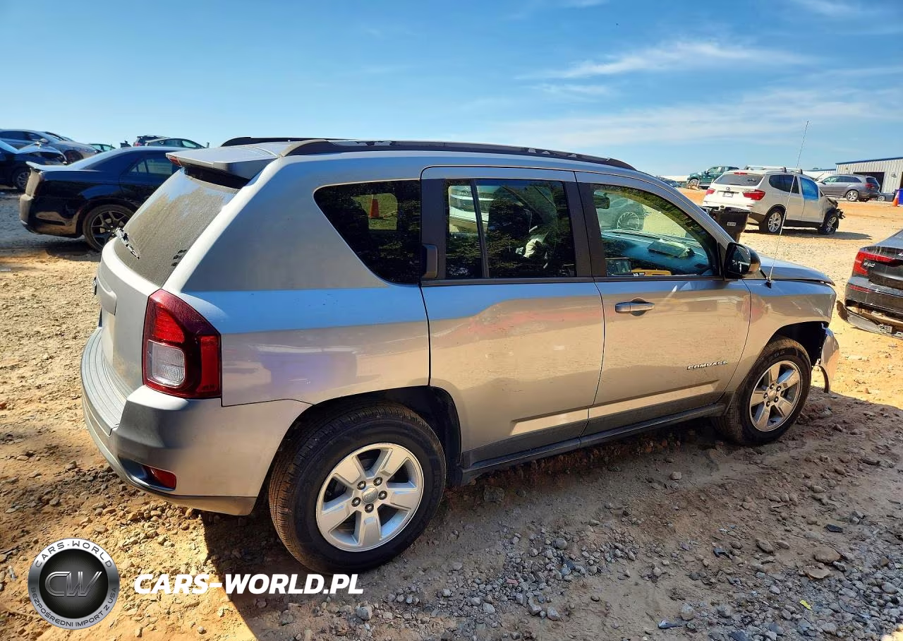 2015 Jeep Compass Sport VIN:1C4NJCBA8FD318184 - 3