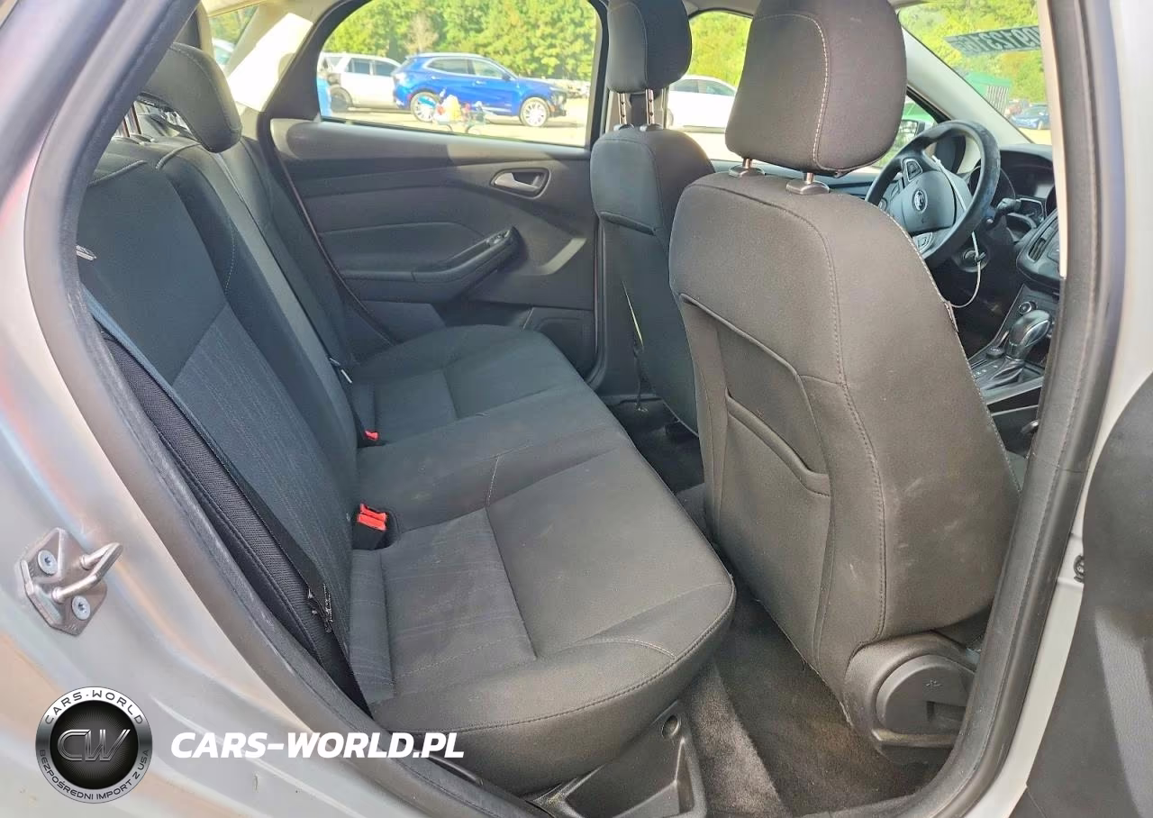2018 Ford Focus Se VIN:1FADP3F2XJL279888 - 10