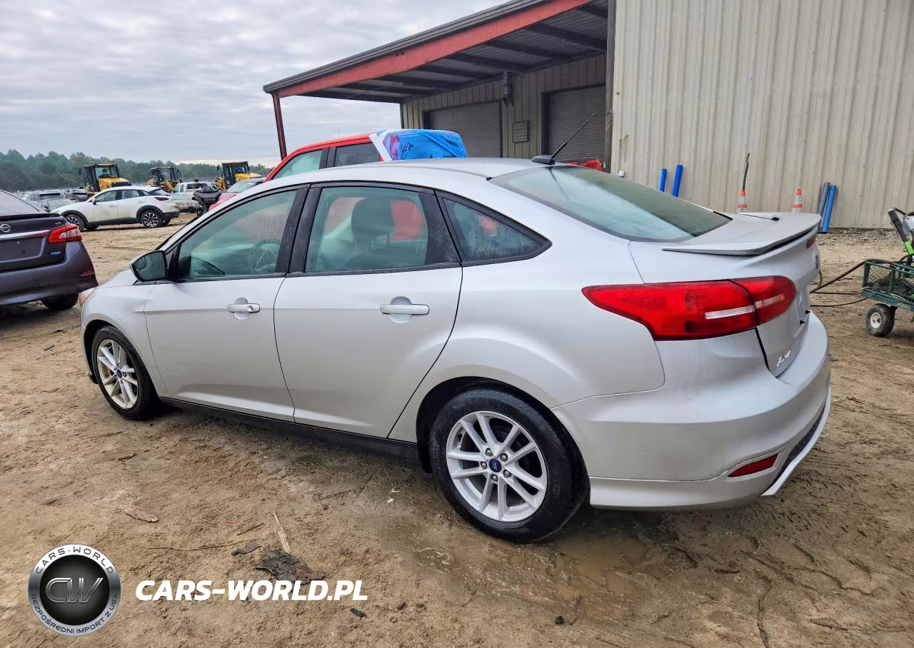 2018 Ford Focus Se VIN:1FADP3F2XJL279888 - 2