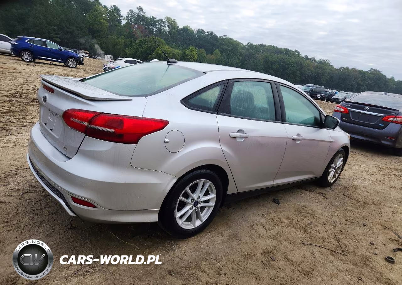 2018 Ford Focus Se VIN:1FADP3F2XJL279888 - 3
