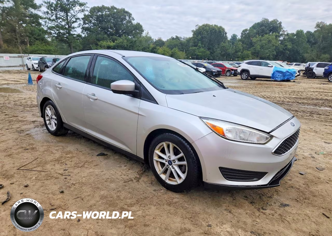 2018 Ford Focus Se VIN:1FADP3F2XJL279888 - 4