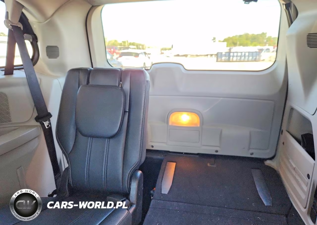2016 Chrysler Town & Country Touring L VIN:2C4RC1CG6GR150501 - 10
