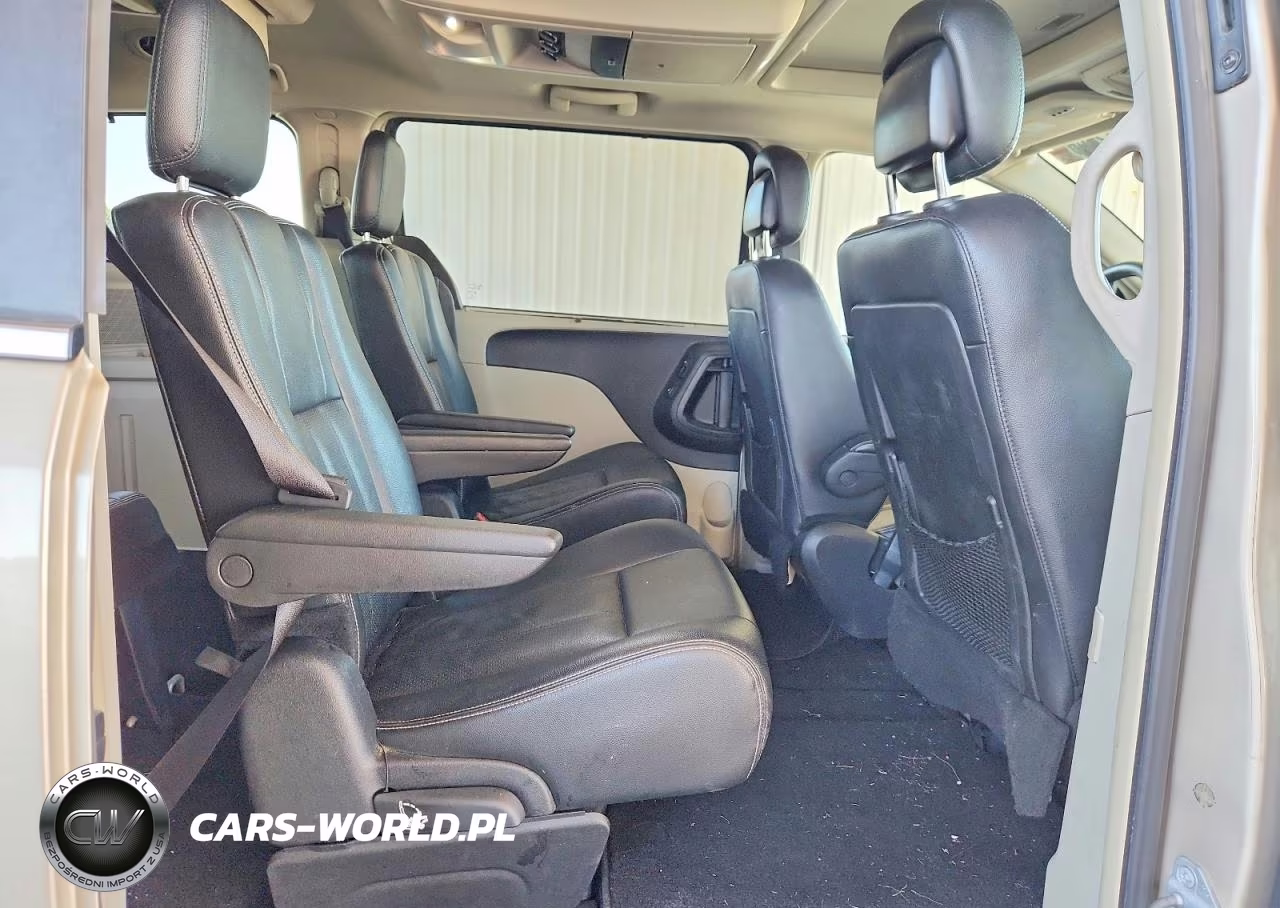 2016 Chrysler Town & Country Touring L VIN:2C4RC1CG6GR150501 - 11