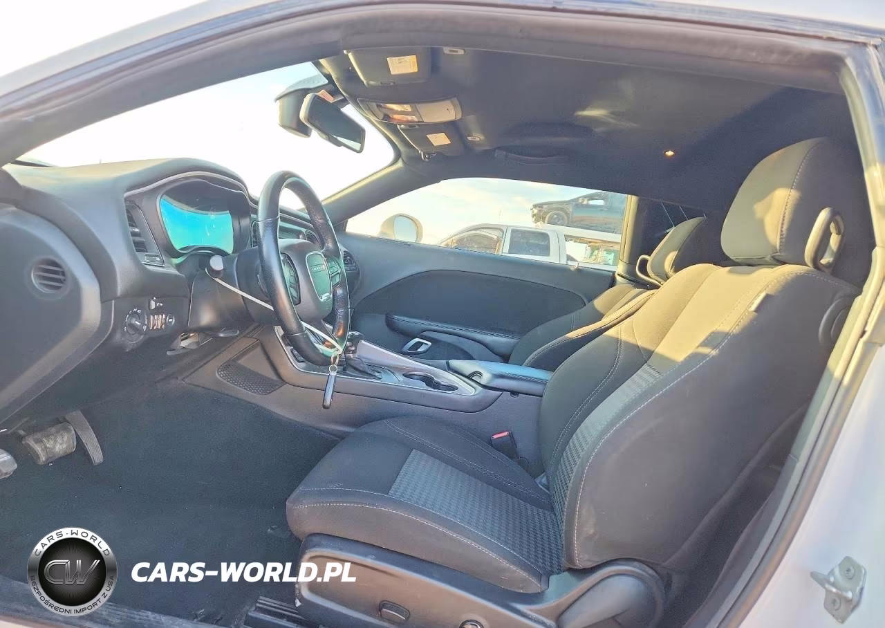 2021 Dodge Challenger Sxt VIN:2C3CDZAG2MH596493 - 7