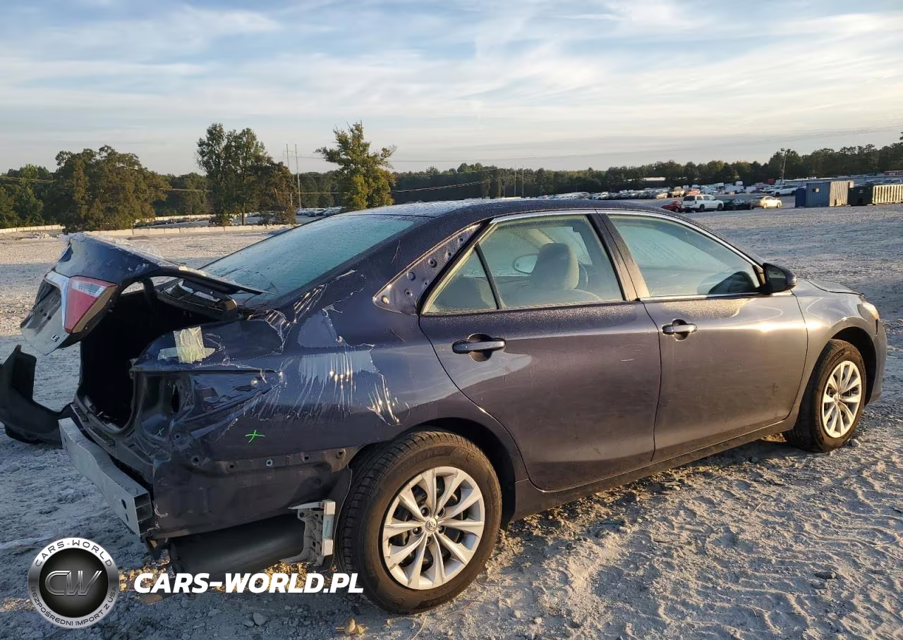 2017 Toyota Camry Le VIN:4T1BF1FK1HU672087 - 3