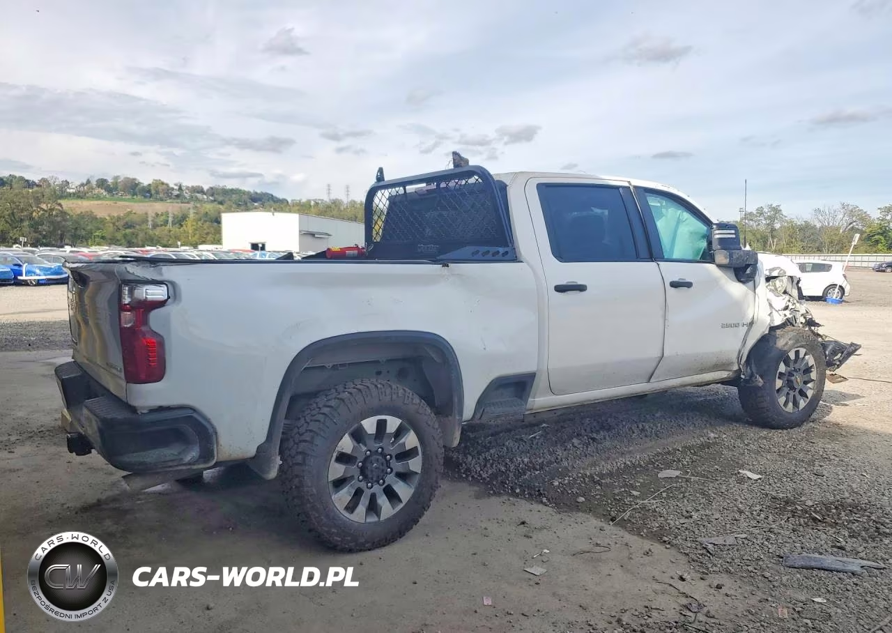 2024 Chevrolet Silverado K2500 Custom VIN:2GC4YME71R1242952 - 3