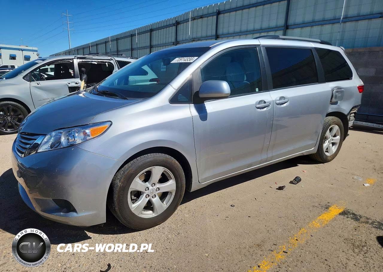 2016 Toyota Sienna Le – zdjęcie 1 z 14