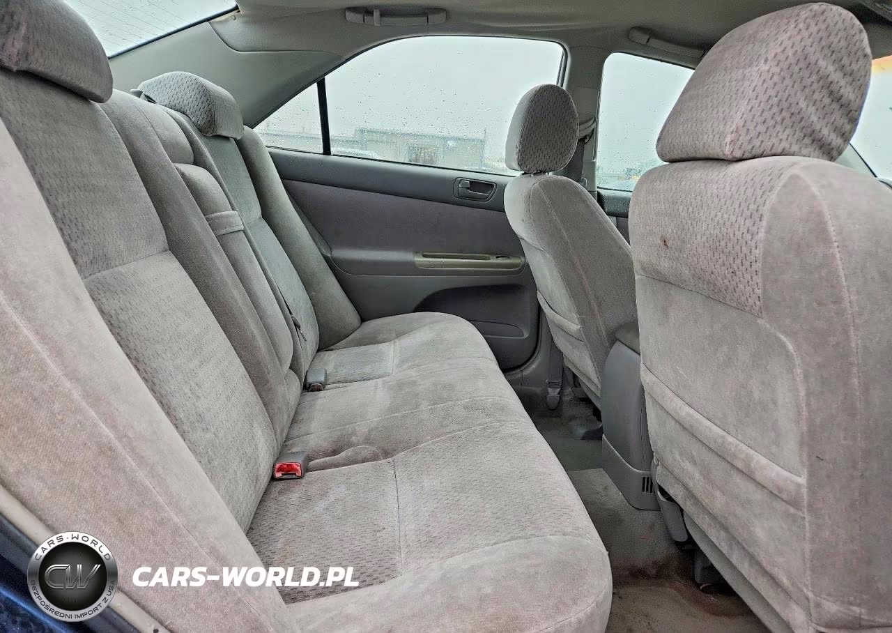 2002 Toyota Camry Le VIN:4T1BE32K42U550318 - 10