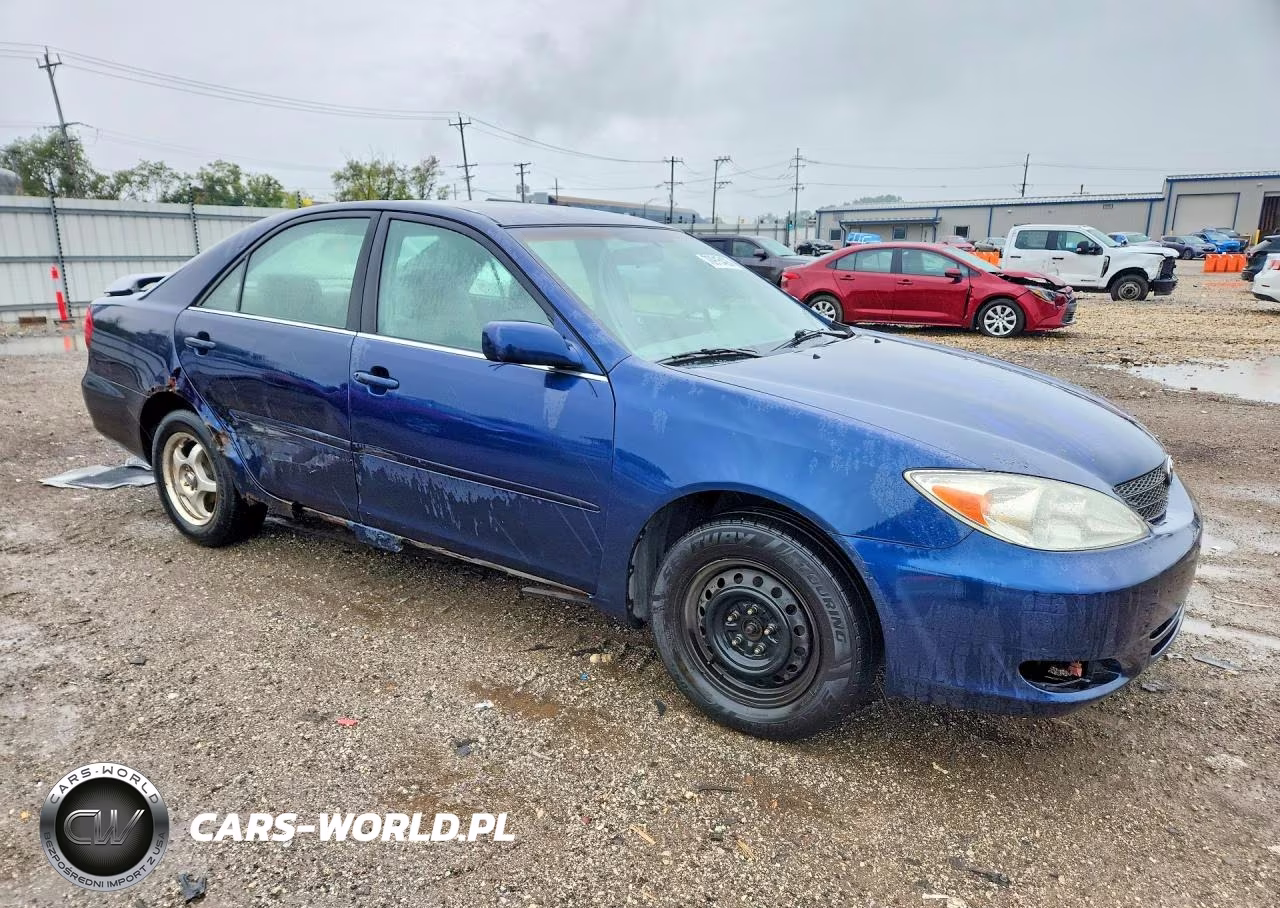 2002 Toyota Camry Le VIN:4T1BE32K42U550318 - 4