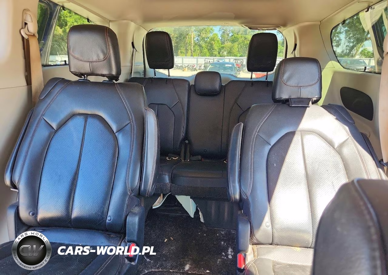2020 Chrysler Pacifica Touring L VIN:2C4RC1BG5LR114987 - 10