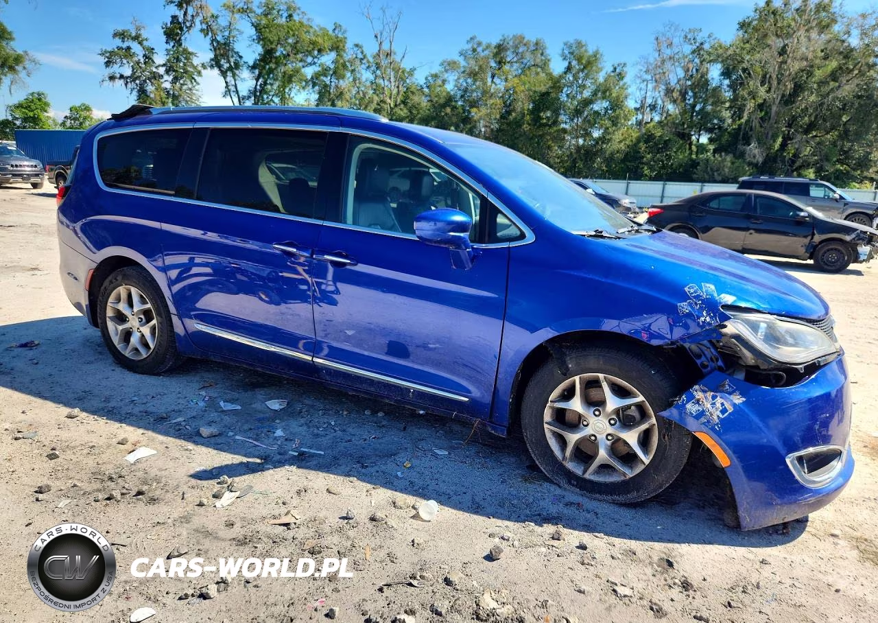 2020 Chrysler Pacifica Touring L VIN:2C4RC1BG5LR114987 - 4