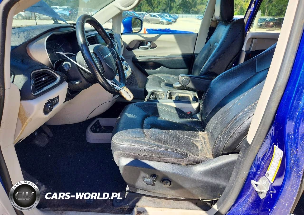 2020 Chrysler Pacifica Touring L VIN:2C4RC1BG5LR114987 - 7
