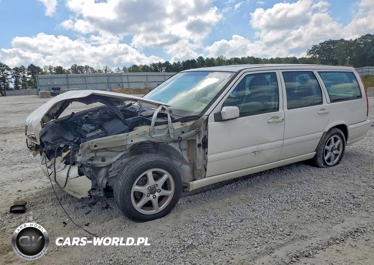 2000 Volvo V70 Base
