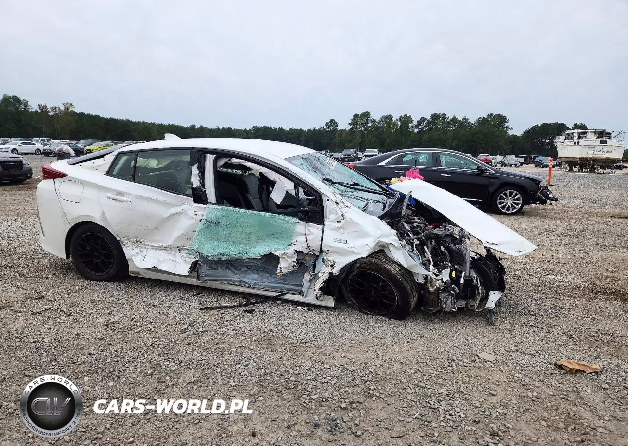 2017 Toyota Prius Prime Advanced VIN:JTDKARFP9H3031174 - 4