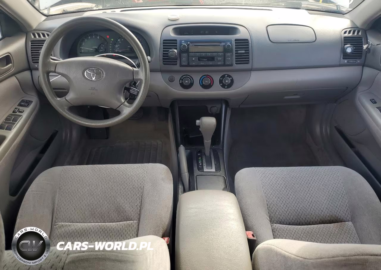 2002 Toyota Camry Le VIN:JTDBE32K320128469 - 8