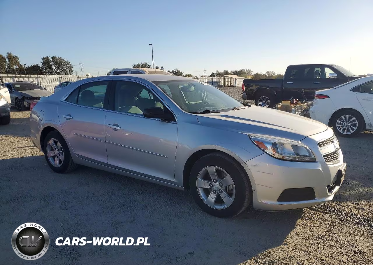 2013 Chevrolet Malibu Ls VIN:1G11B5SAXDF193593 - 4
