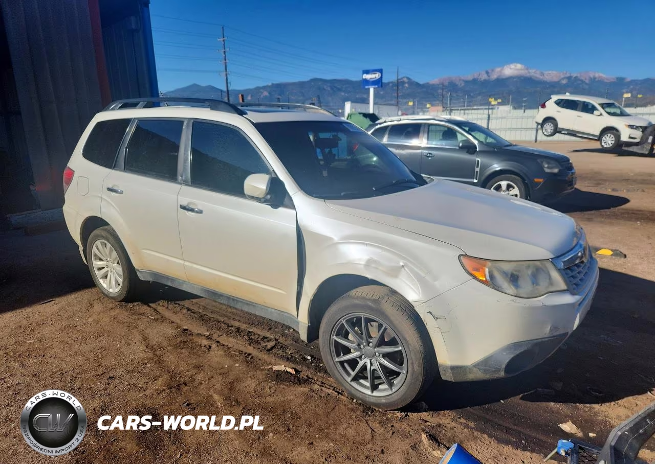 2013 Subaru Forester 2.5X Premium VIN:JF2SHADC8DH434817 - 4