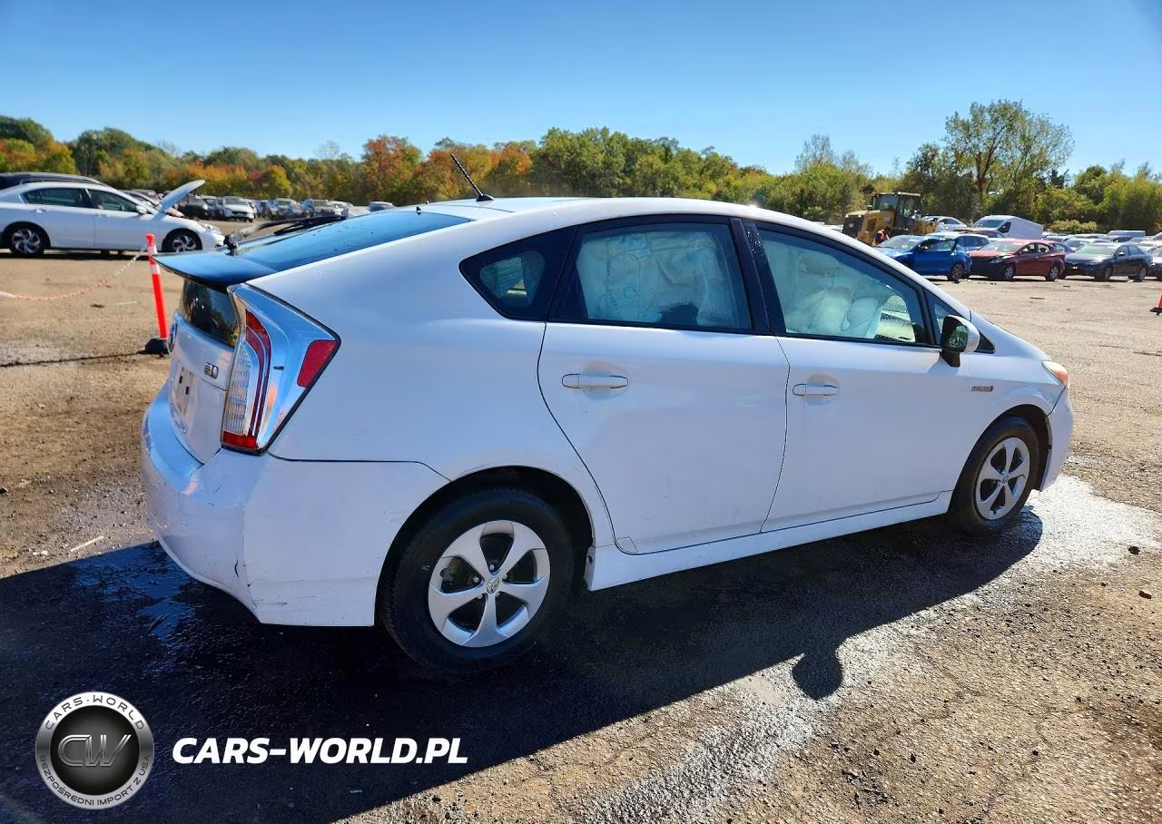 2014 Toyota Prius Two VIN:JTDKN3DUXE1813453 - 3