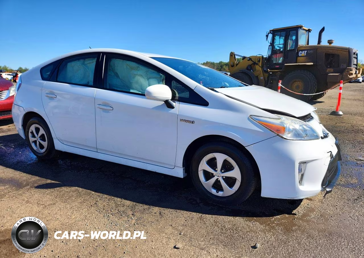 2014 Toyota Prius Two VIN:JTDKN3DUXE1813453 - 4