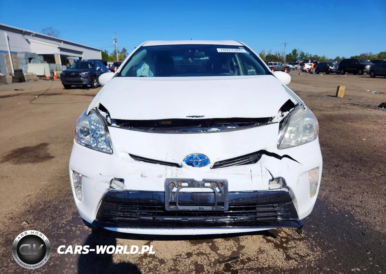 2014 Toyota Prius Two VIN:JTDKN3DUXE1813453 - 5