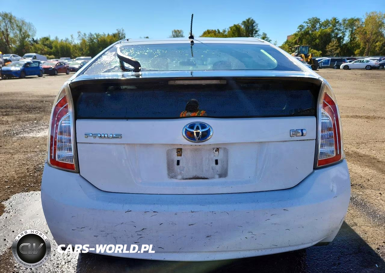 2014 Toyota Prius Two VIN:JTDKN3DUXE1813453 - 6