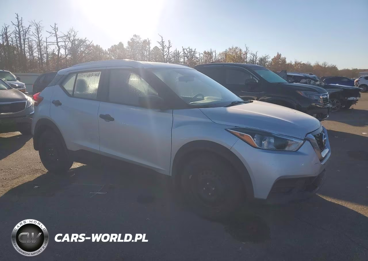 2019 Nissan Kicks S VIN:3N1CP5CU4KL513409 - 4
