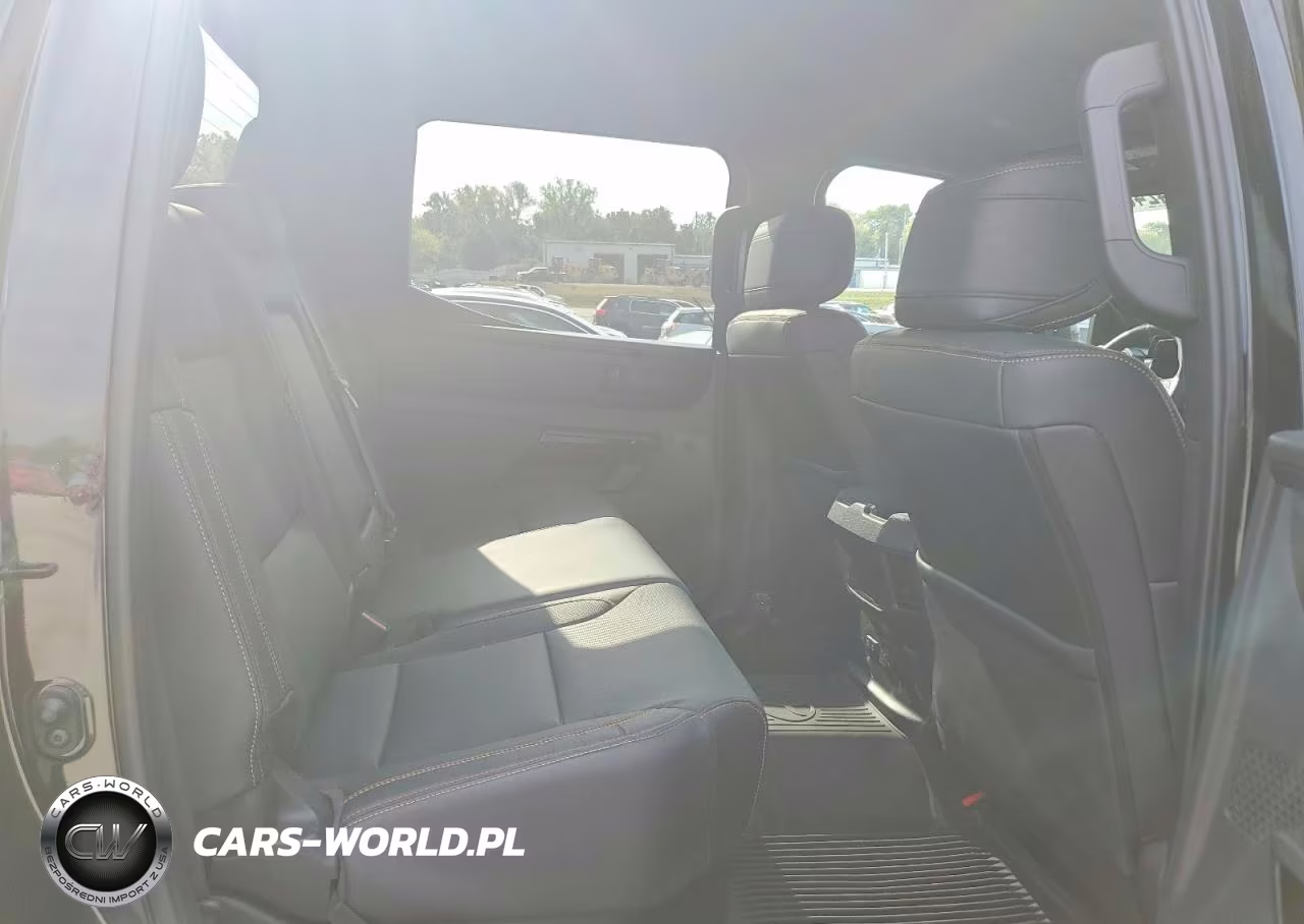 2025 Toyota Tundra Crewmax Limited VIN:5TFWA5DB8SX333315 - 10