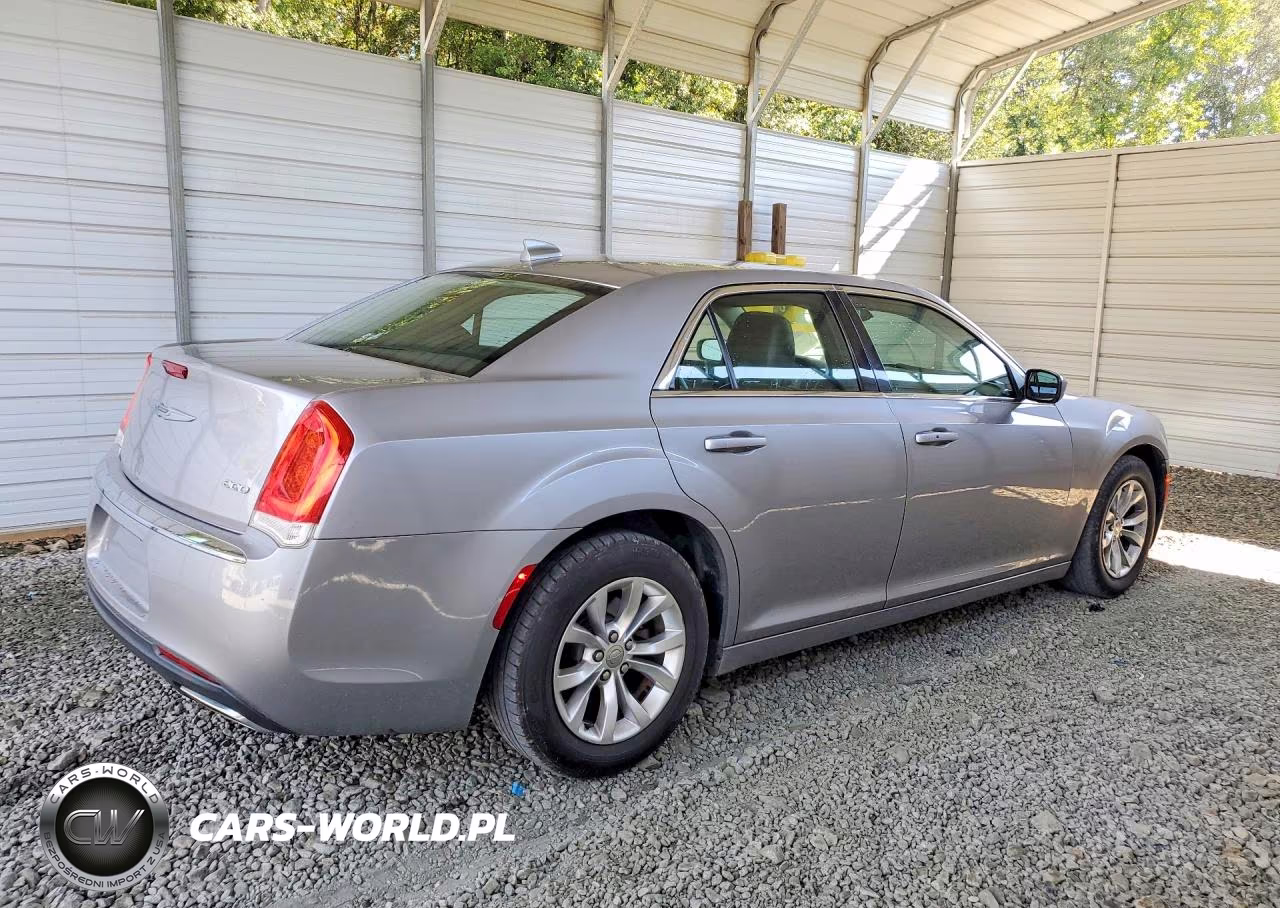 2016 Chrysler 300 Limited VIN:2C3CCAAG3GH229627 - 3