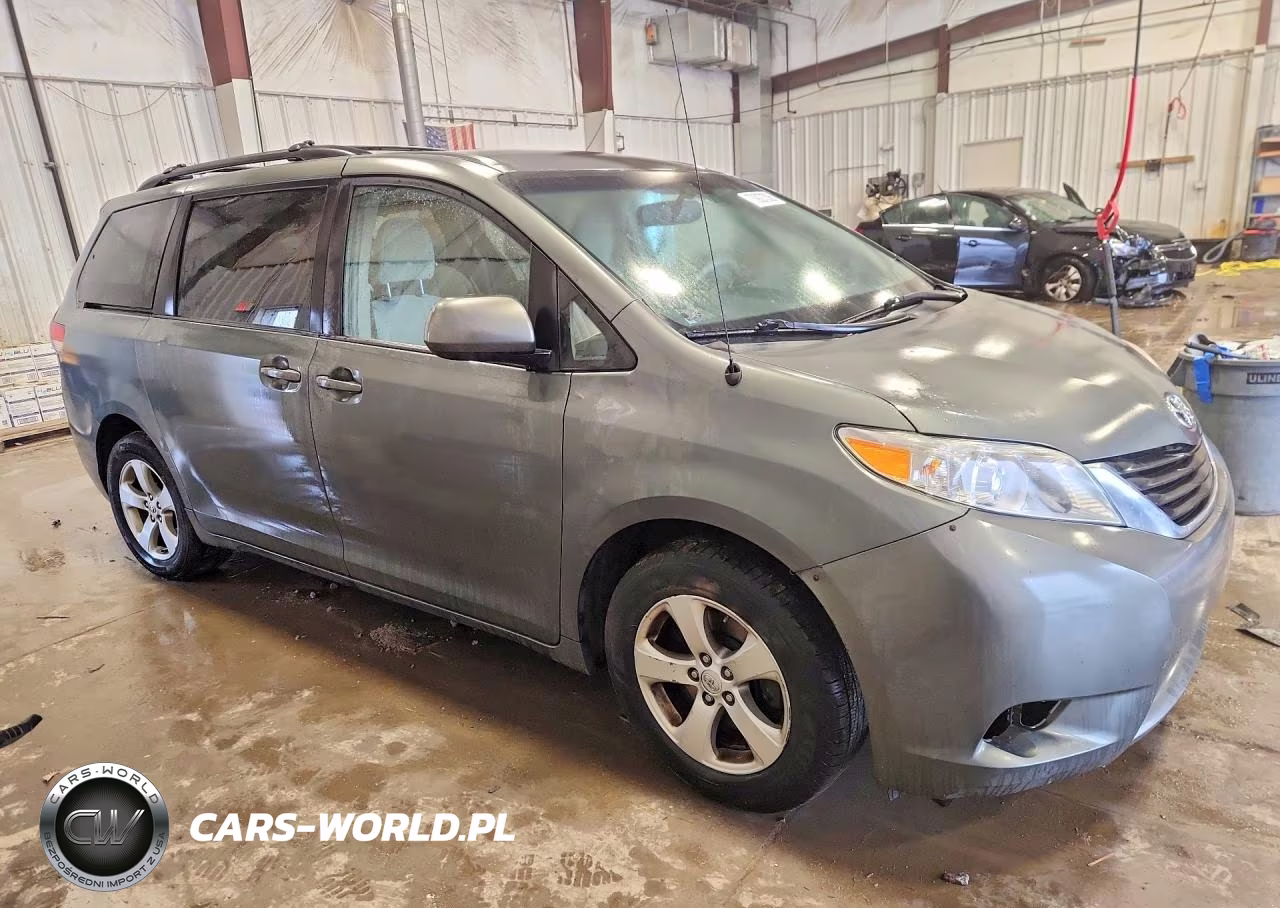 2014 Toyota Sienna Le VIN:5TDKK3DC3ES524742 - 4
