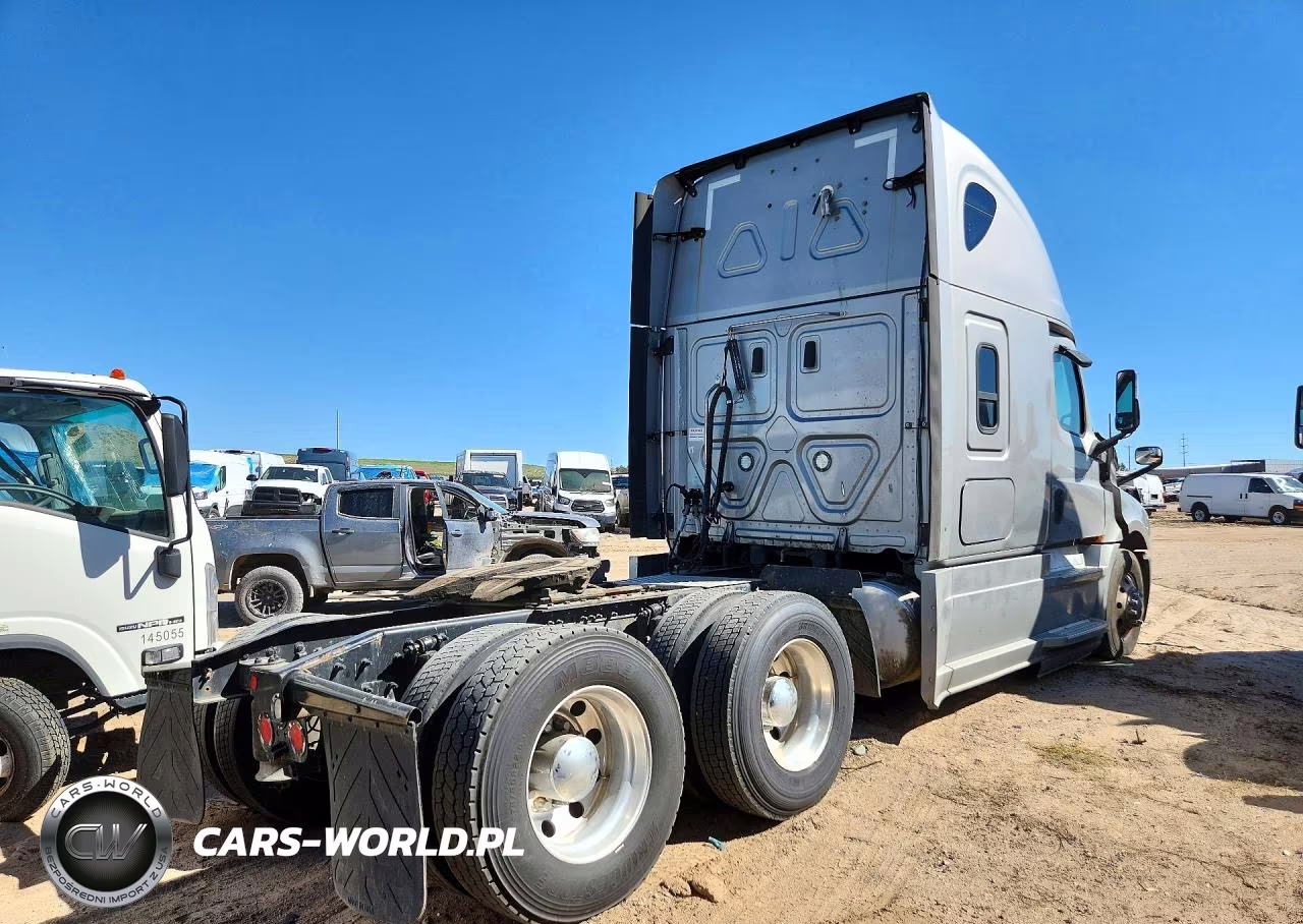 2020 Freightliner Cascadia 126" Sleeper Cab Semi Truck VIN:1FUJHHDR4LLLX0996 - 3
