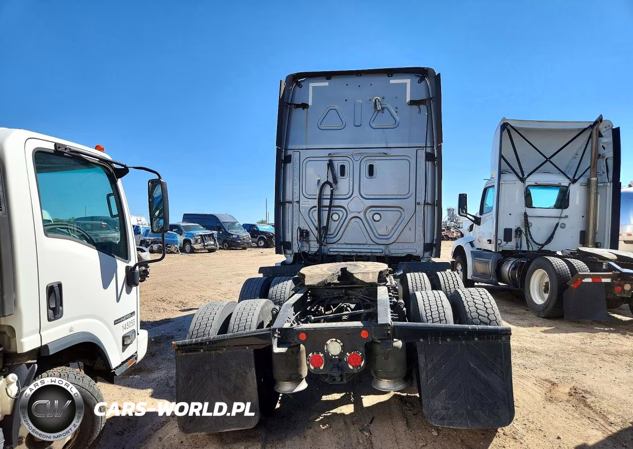 2020 Freightliner Cascadia 126" Sleeper Cab Semi Truck VIN:1FUJHHDR4LLLX0996 - 6