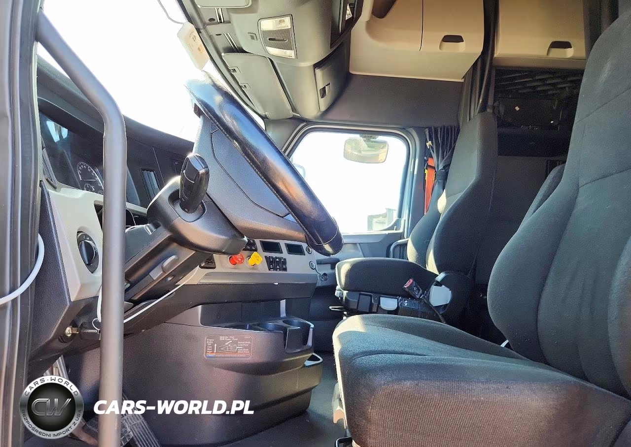 2020 Freightliner Cascadia 126" Sleeper Cab Semi Truck VIN:1FUJHHDR4LLLX0996 - 7