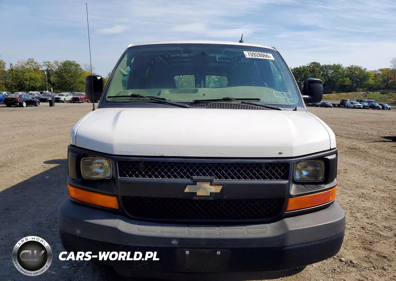 2015 Chevrolet Express 2500 Cargo Delivery Van VIN:1GCWGFFFXF1106740 - 5