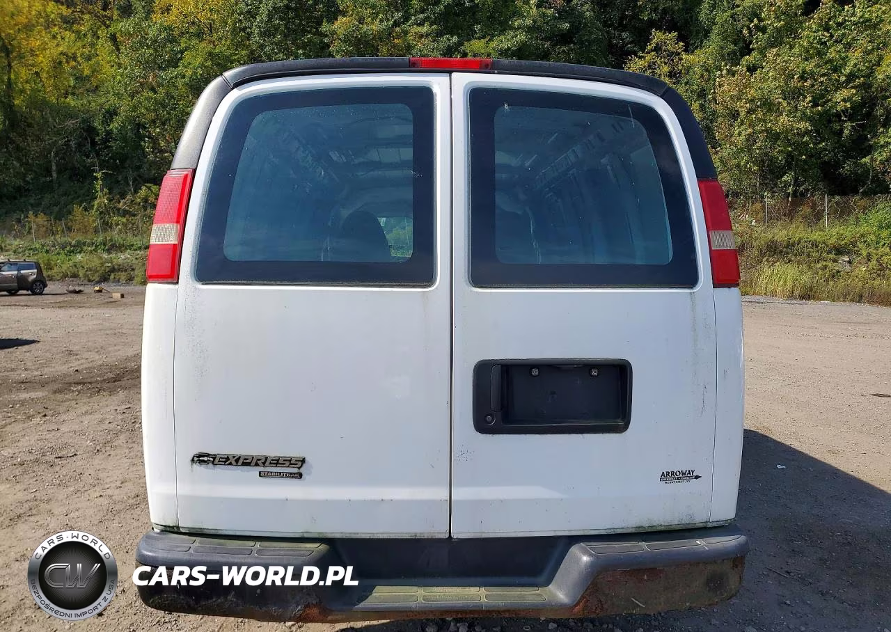 2015 Chevrolet Express 2500 Cargo Delivery Van VIN:1GCWGFFFXF1106740 - 6