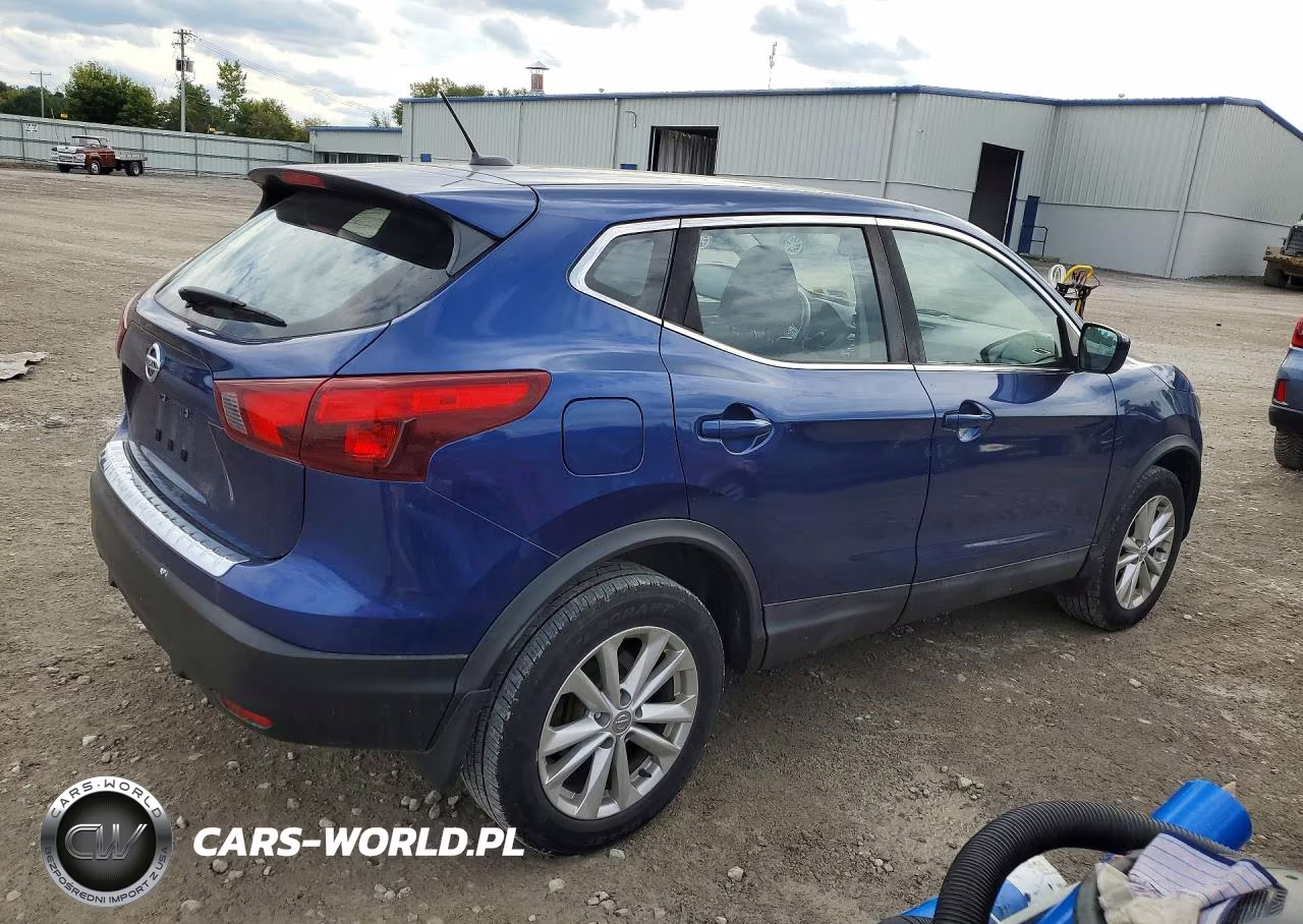 2018 Nissan Rogue Sport S VIN:JN1BJ1CPXJW105666 - 3