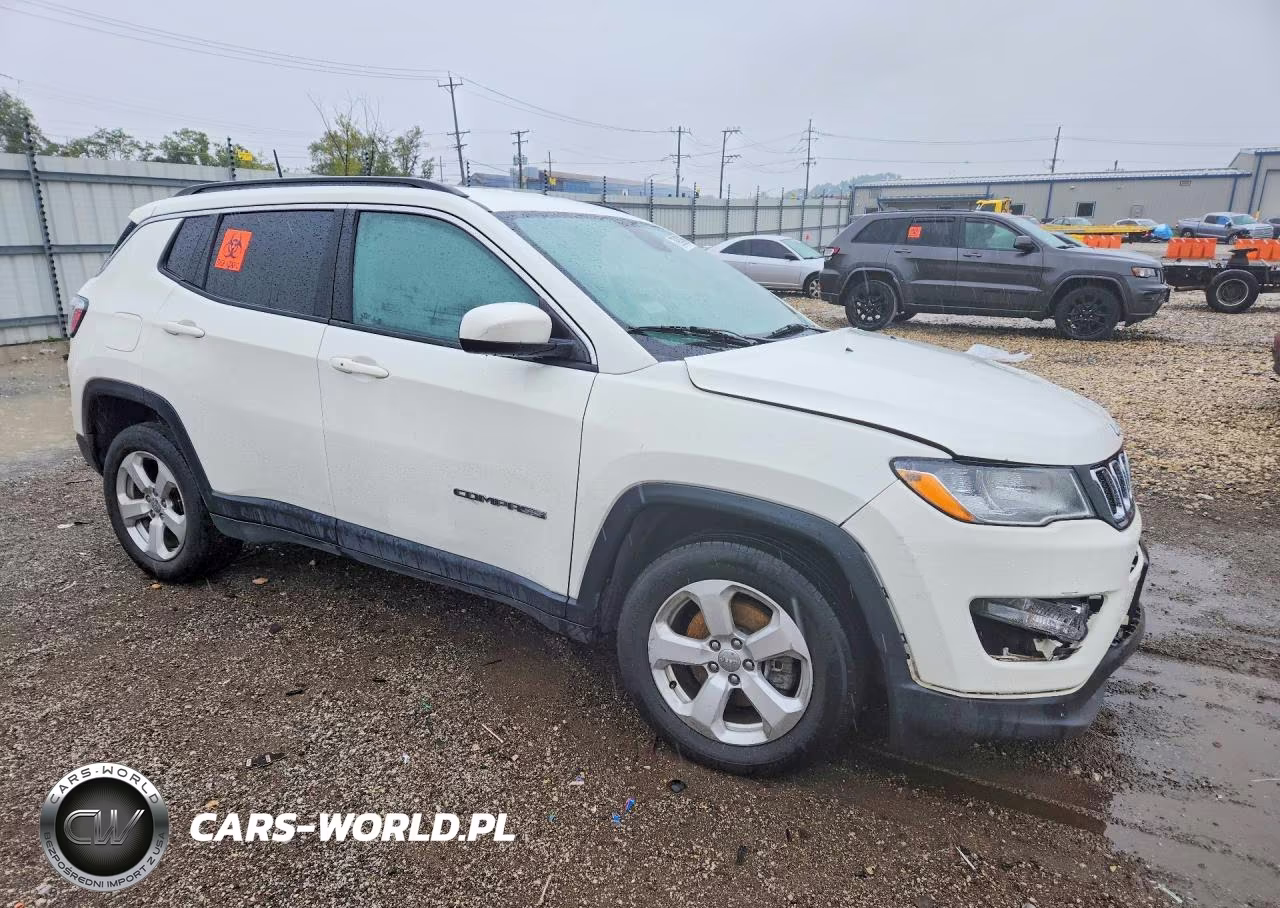 2018 Jeep Compass Latitude VIN:3C4NJCBB2JT377047 - 4