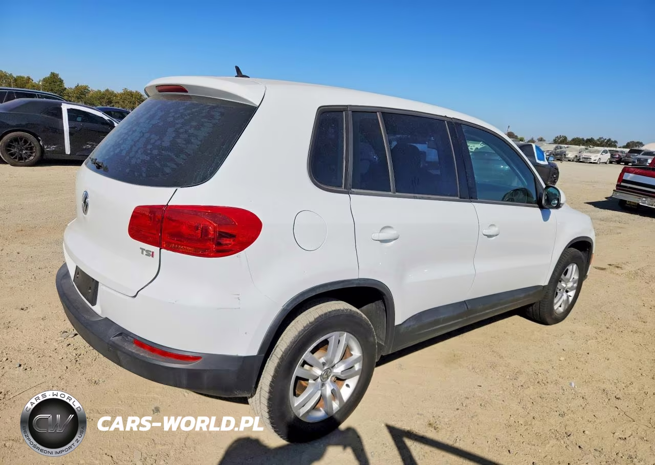 2016 Volkswagen Tiguan S VIN:WVGAV7AX2GW524912 - 3