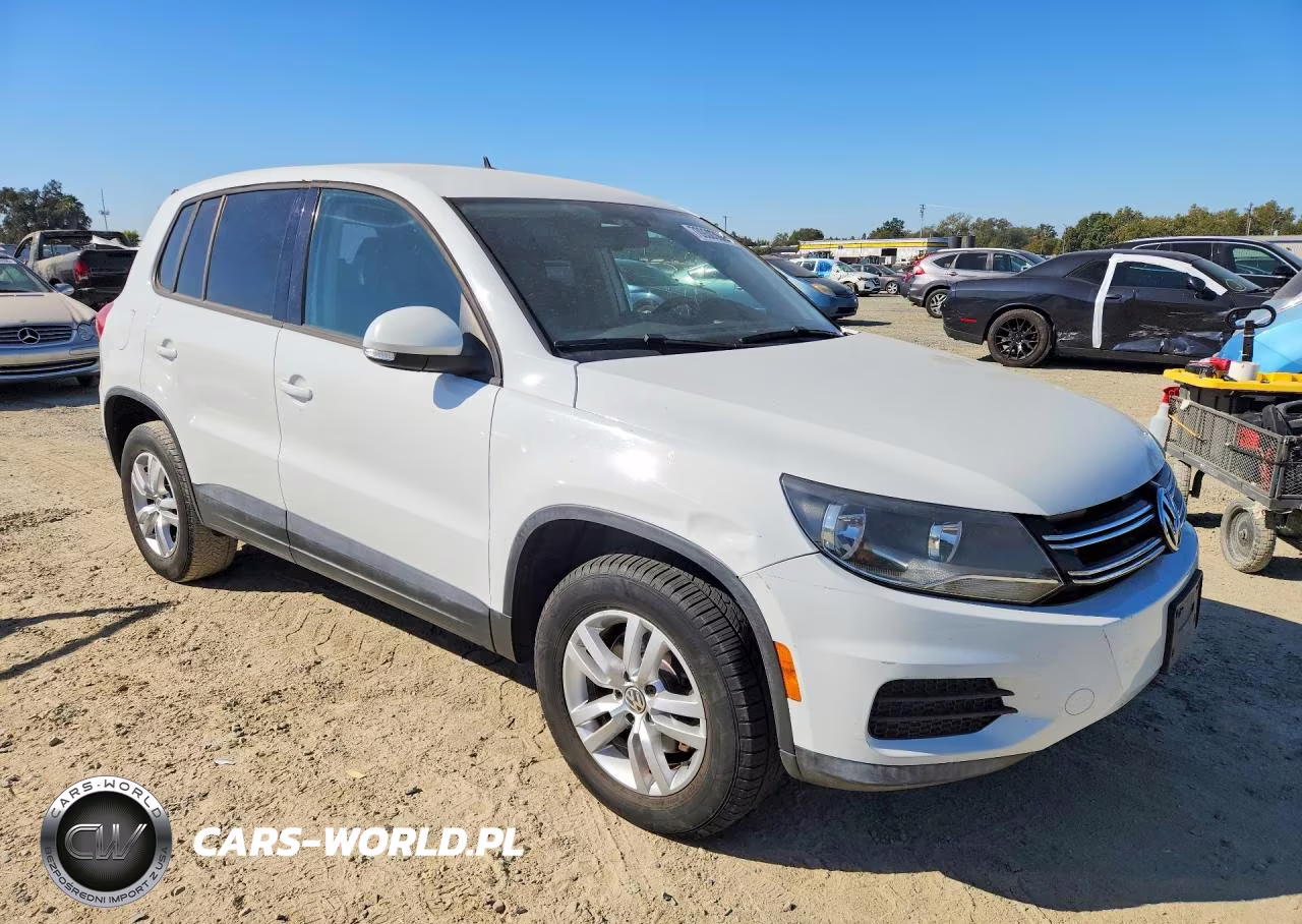 2016 Volkswagen Tiguan S VIN:WVGAV7AX2GW524912 - 4