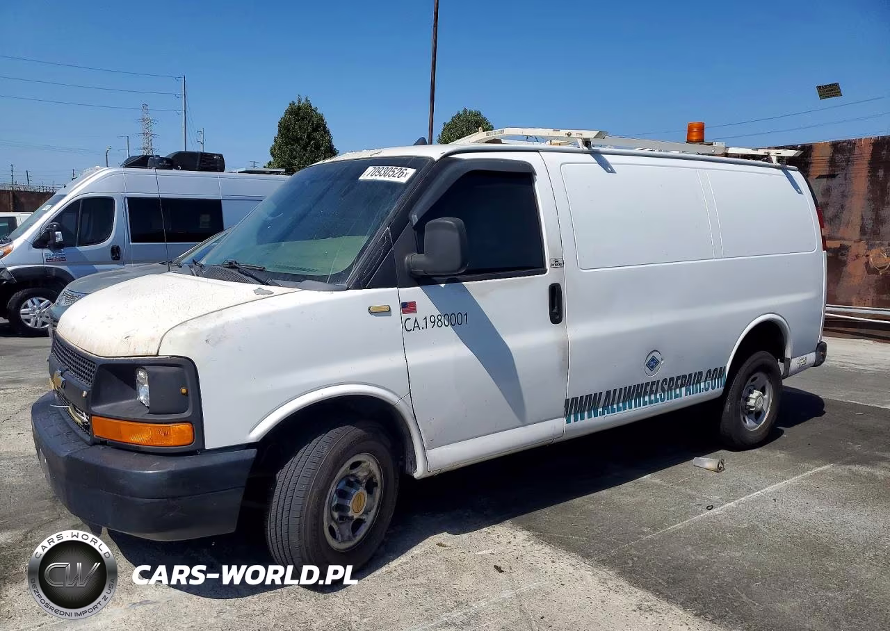 2011 Chevrolet Express G2500 VIN:1GCWGFCB5B1129323 - 1