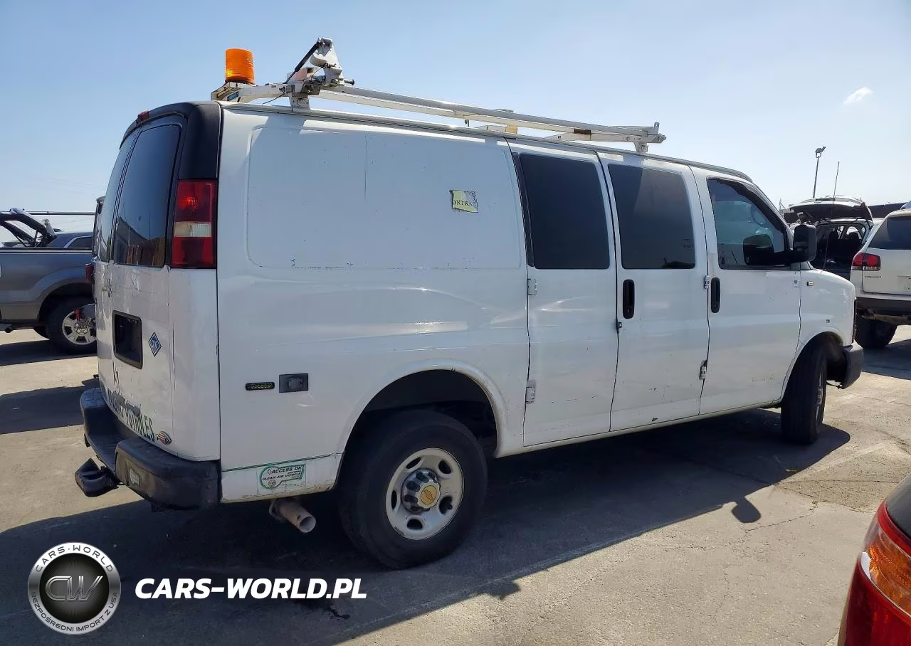2011 Chevrolet Express G2500 VIN:1GCWGFCB5B1129323 - 3