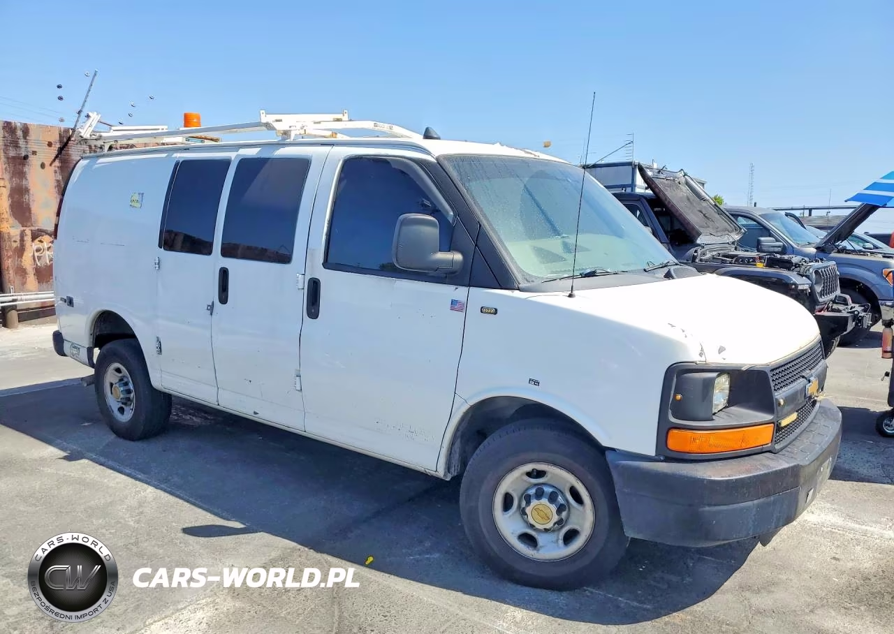 2011 Chevrolet Express G2500 VIN:1GCWGFCB5B1129323 - 4
