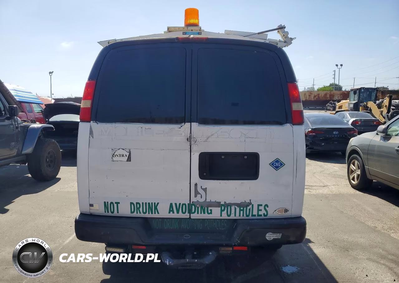 2011 Chevrolet Express G2500 VIN:1GCWGFCB5B1129323 - 6