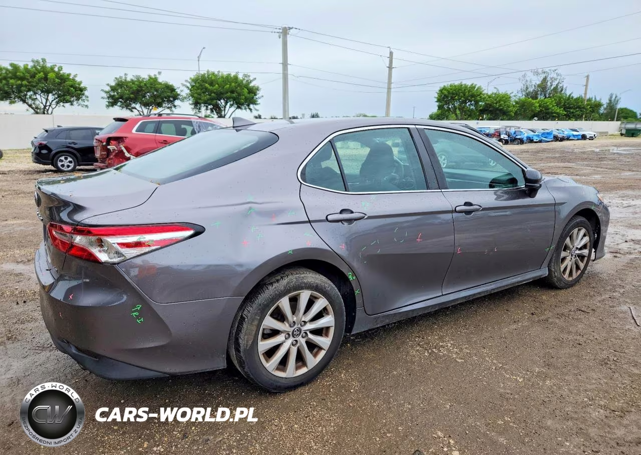 2020 Toyota Camry Le VIN:4T1C11AKXLU877569 - 3