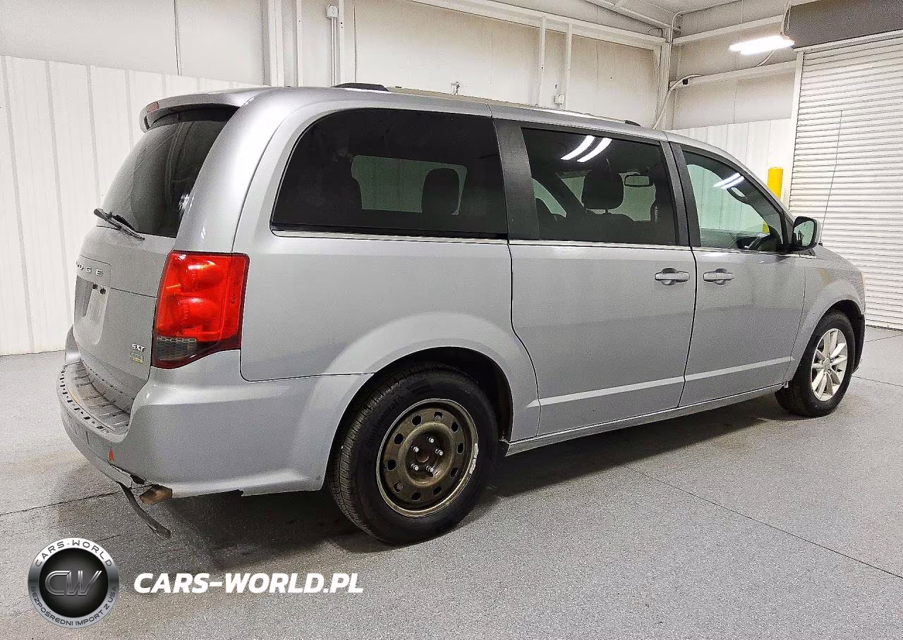 2018 Dodge Grand Caravan Sxt VIN:2C4RDGCG5JR282057 - 3