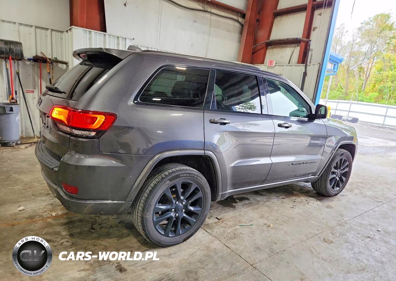 2018 Jeep Grand Cherokee Laredo VIN:1C4RJFAG0JC487414 - 3