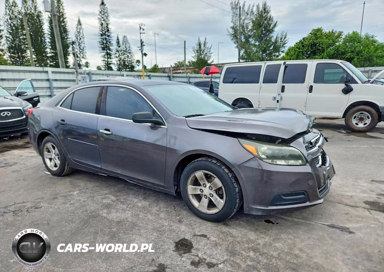 2013 Chevrolet Malibu Ls VIN:1G11B5SA6DF250064 - 4