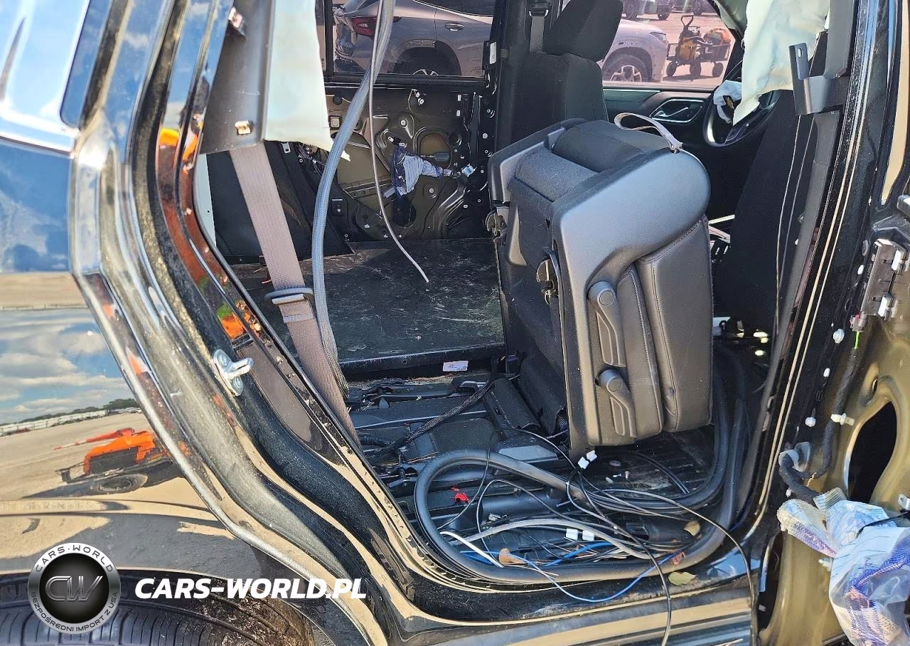 2022 Chevrolet Tahoe C1500 VIN:1GNSCLED8NR224477 - 10